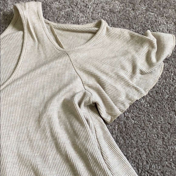 Ezra open shoulder flowy top - Picture 4 of 5